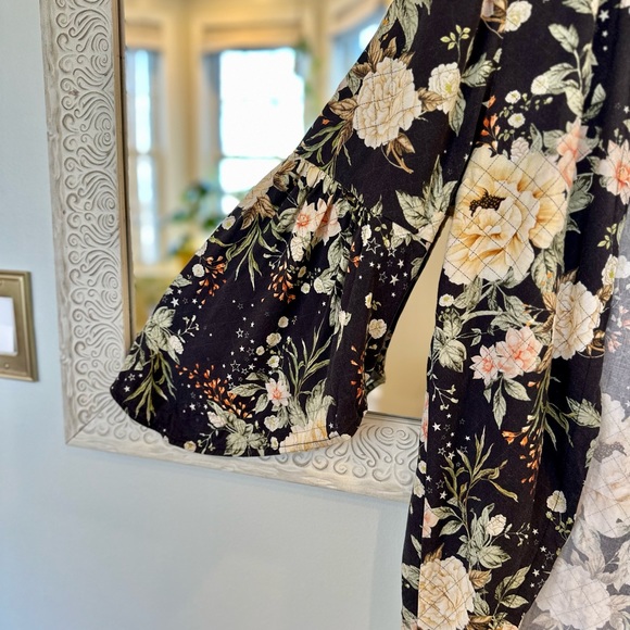 Farm Rio Flowy Floral Quilt Stitch Pattern Open Front Cardigan/Shrug Bell Sleeve - Picture 8 of 11